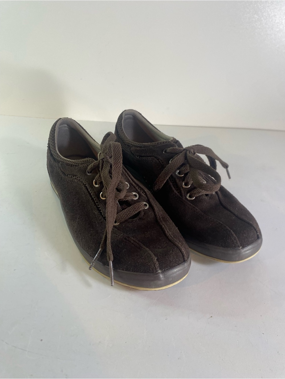 Keds Brown Suede Round Toe Low Top Walking Sneakers Size 7